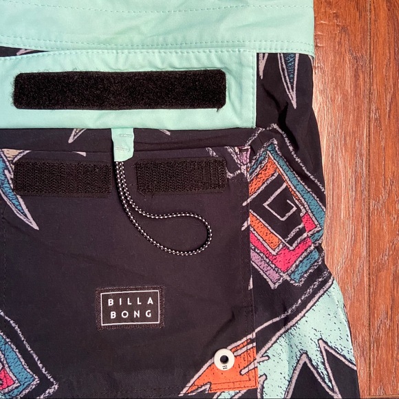 Billabong Board Shorts - Picture 6 of 6